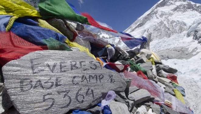 No creerás la solución para bajar el excremento del Everest